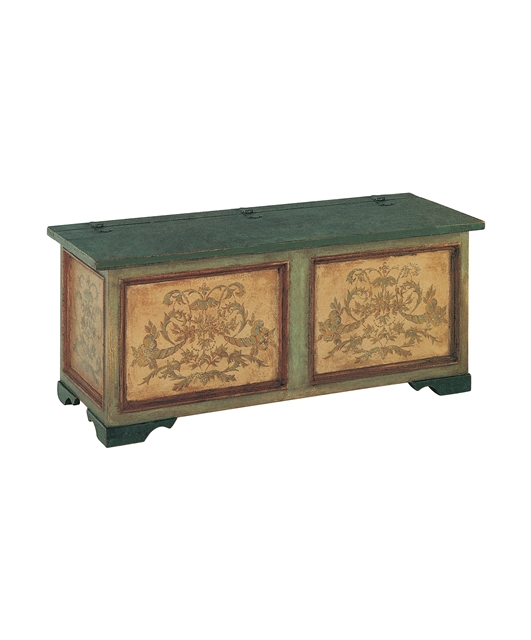 Storage chest with 4 ornamental panels
